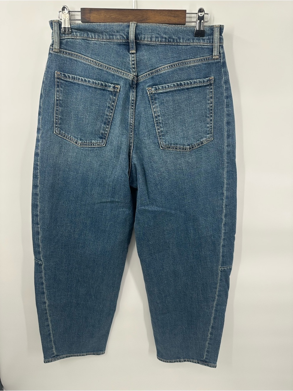 Old Navy High Rise Barrel Jeans Womens 6 Medium Wash Utility Denim 1433 - Picture 3 of 8